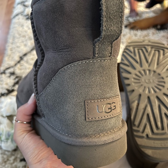 Ugg classic boot - Picture 2 of 5